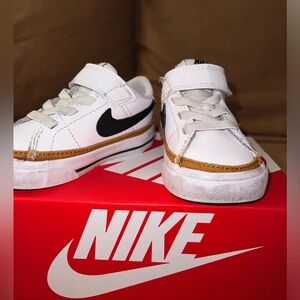 Nike Court Legacy Shoes